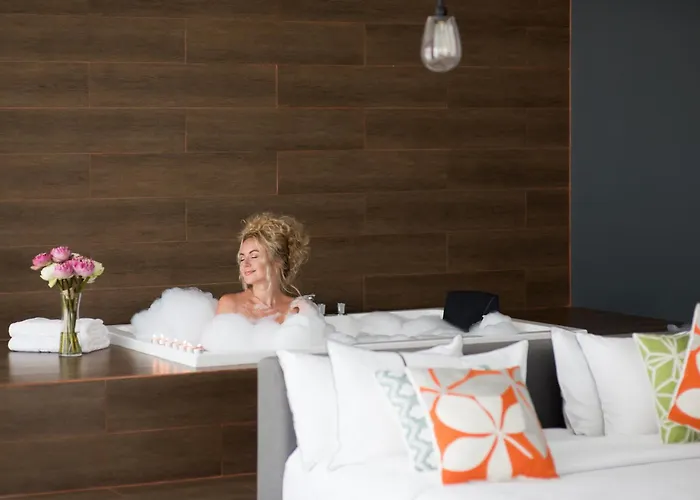 White Boutique Hotel And Residences