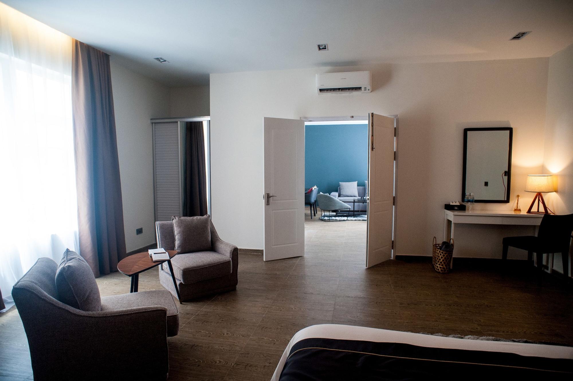 Hotel White Boutique And Residences 4*