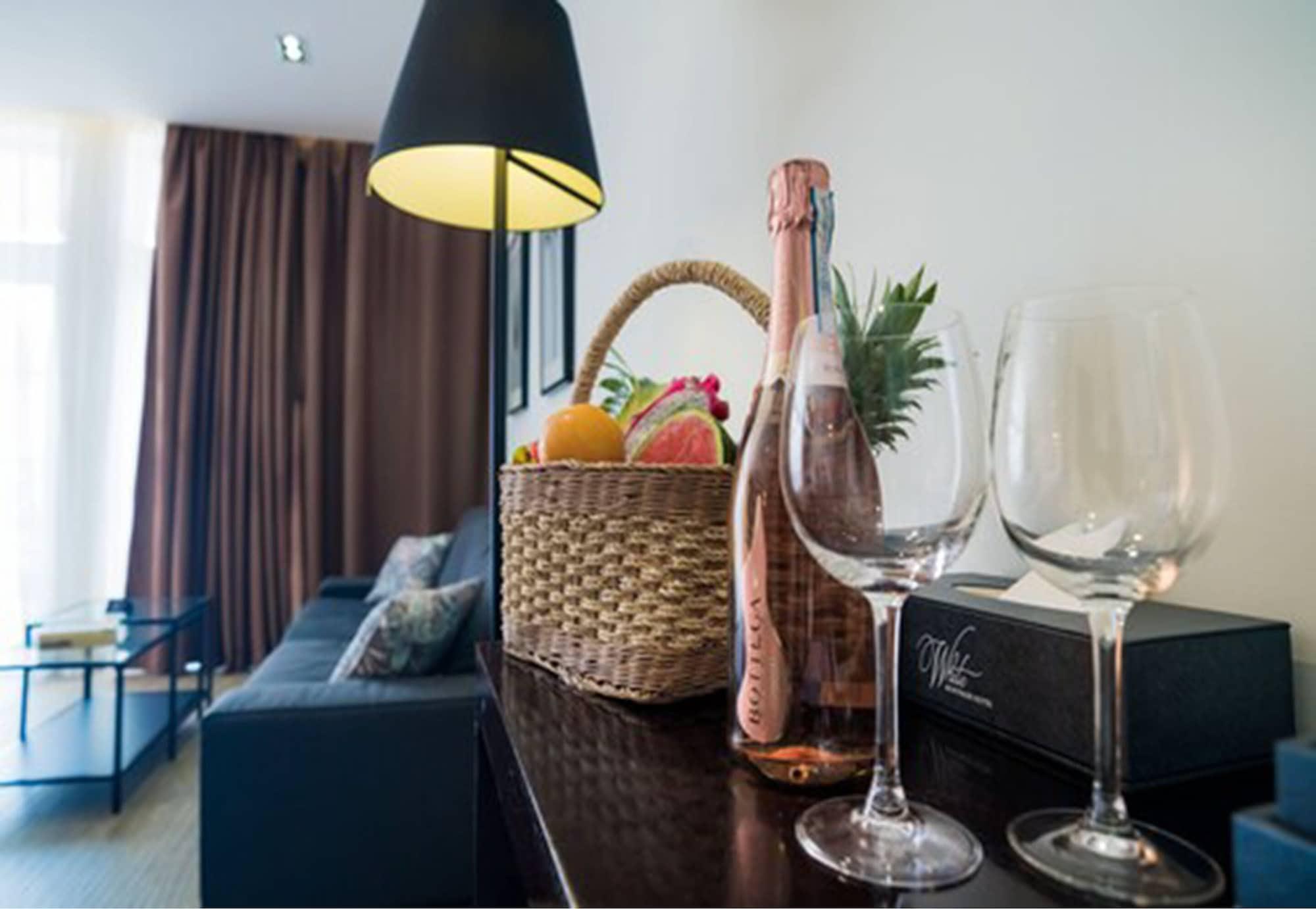 Hotel White Boutique And Residences
