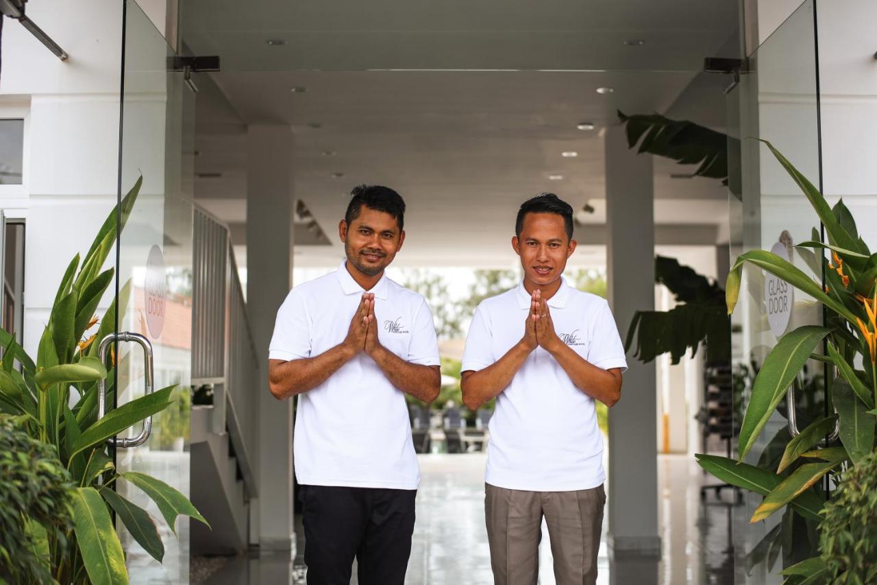 White Boutique And Residences
